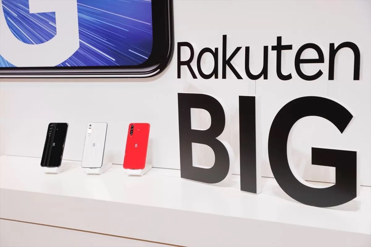 японский смартфон Rakuten BIG