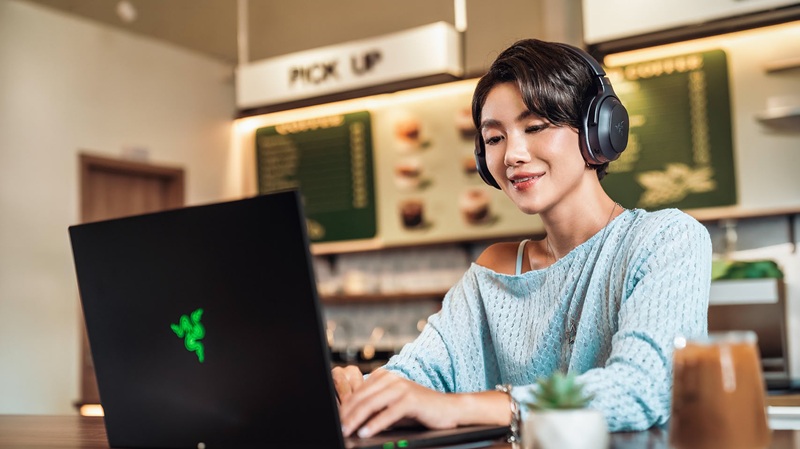 Razer_Barracuda_V2_Pro_J1414m.jpg