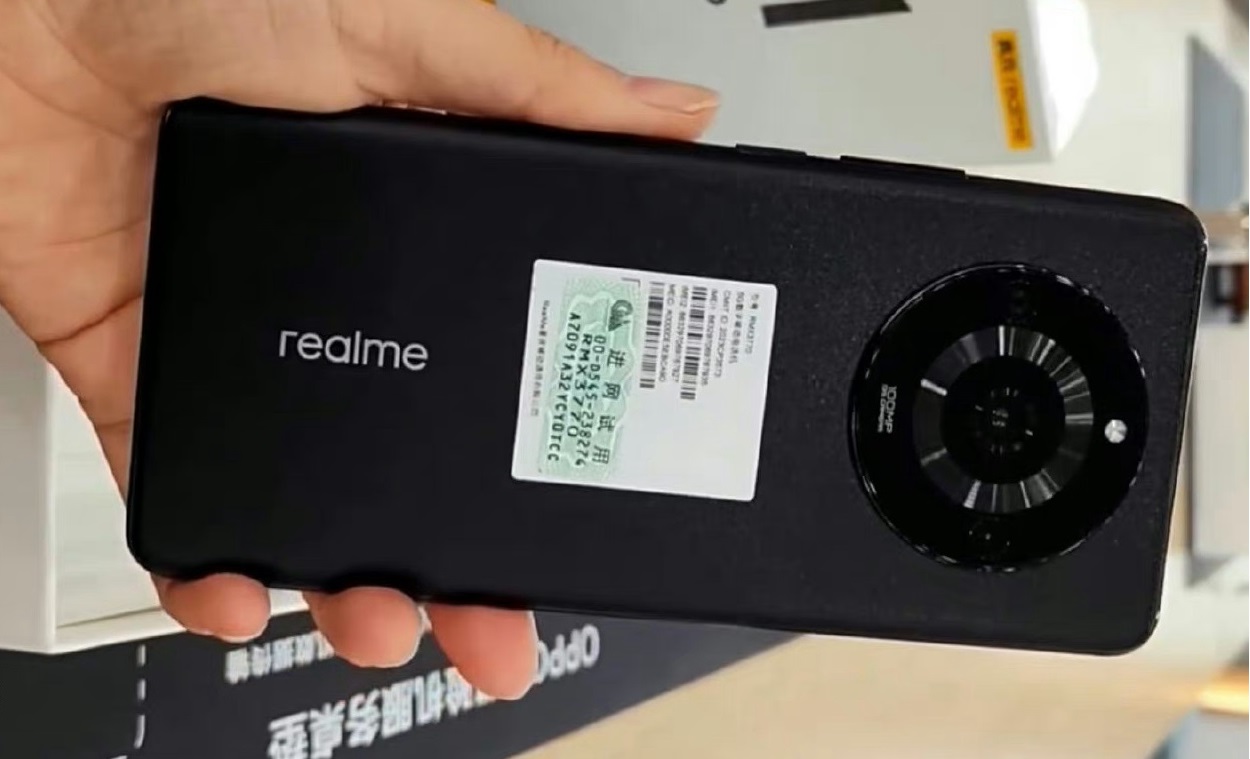 смартфон Realme 11 Pro в черном цвете