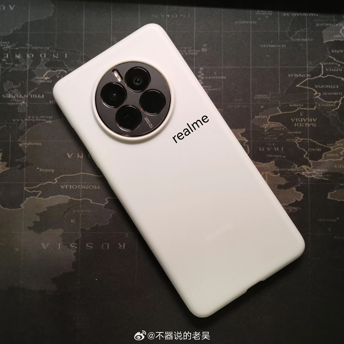 Realme GT5 Pro фото