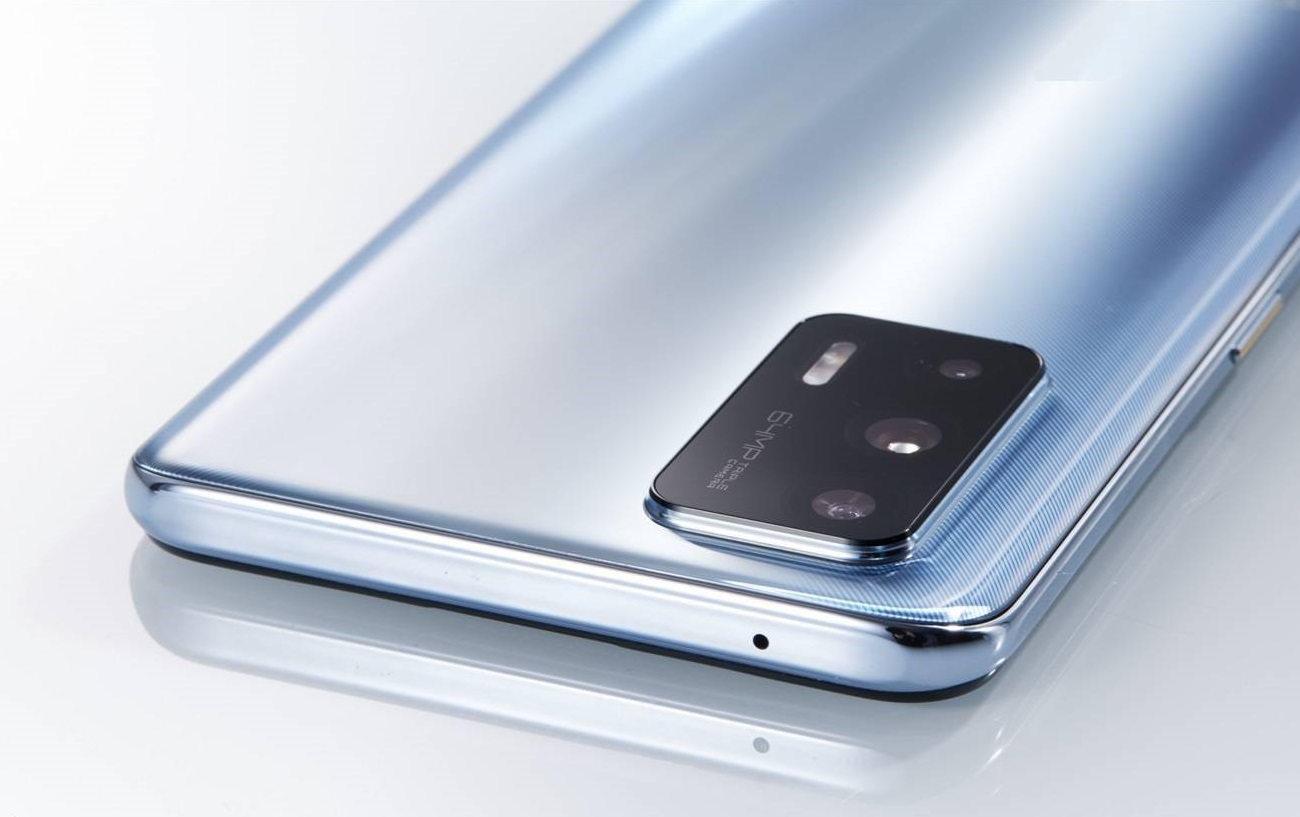 Недорогая версия смартфона Realme GT