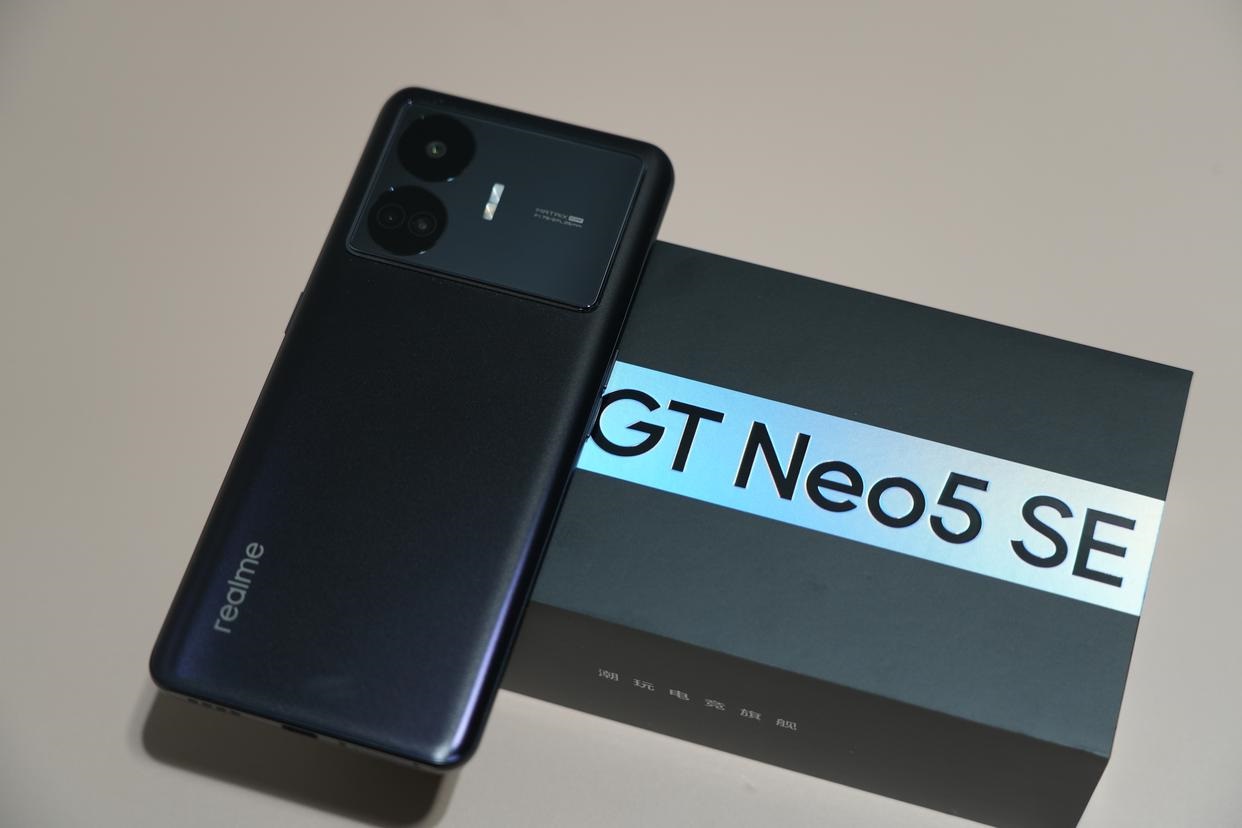 смартфон Realme GT Neo5 SE