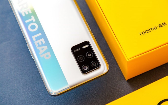 Новый смартфон Realme Q3 5G получил Snapdragon 750G и 120-Гц дисплей