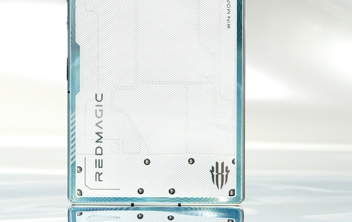 Red Magic выпустит новый смартфон RedMagic 10 Pro со Snapdragon 8 Elite 