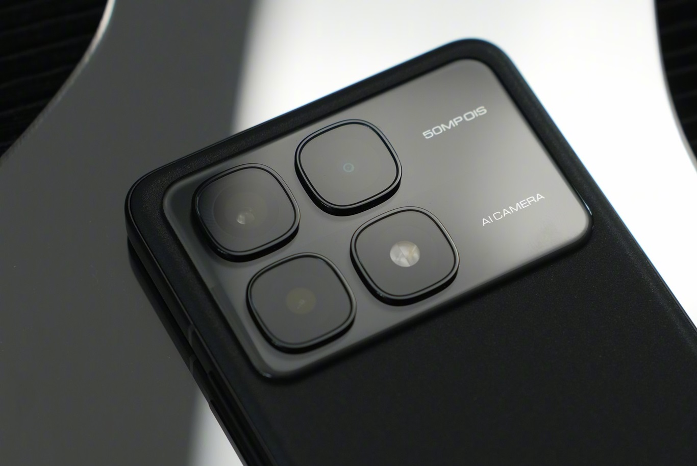 Xiaomi выпустила Redmi K70 Extreme Edition с 24 ГБ ОЗУ и 1 ТБ флэш-памяти