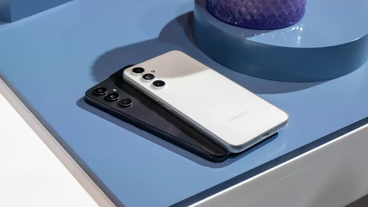 Новый среднебюджетный смартфон Samsung появился в базе данных TENAA