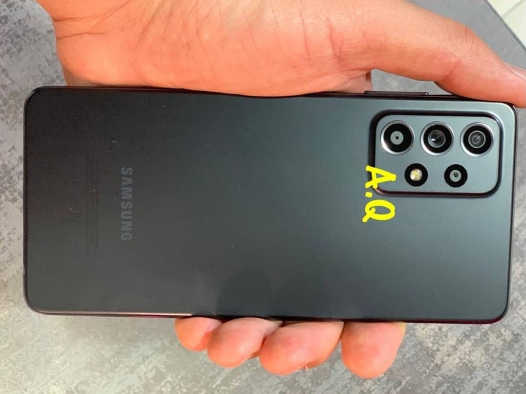 Samsung Galaxy A52: первые фото смартфона, упаковки и комплектации