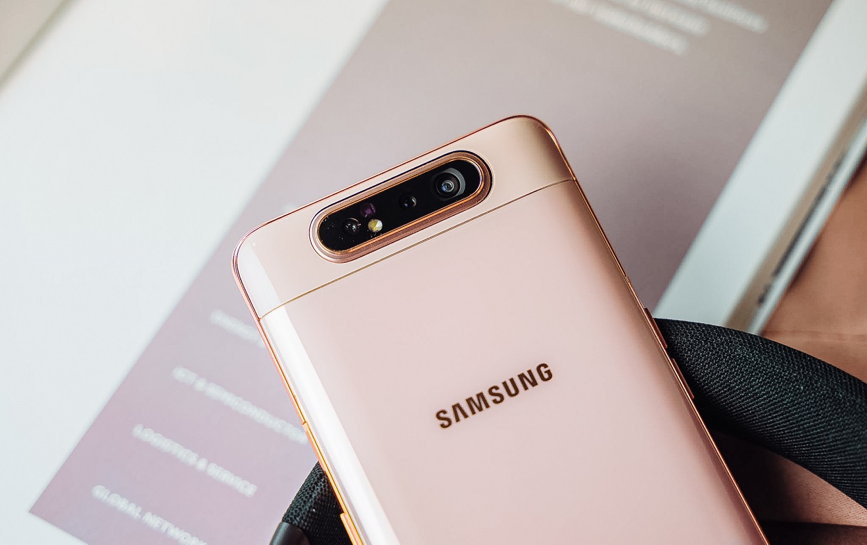 Samsung Galaxy A82 5G: цена уже известна