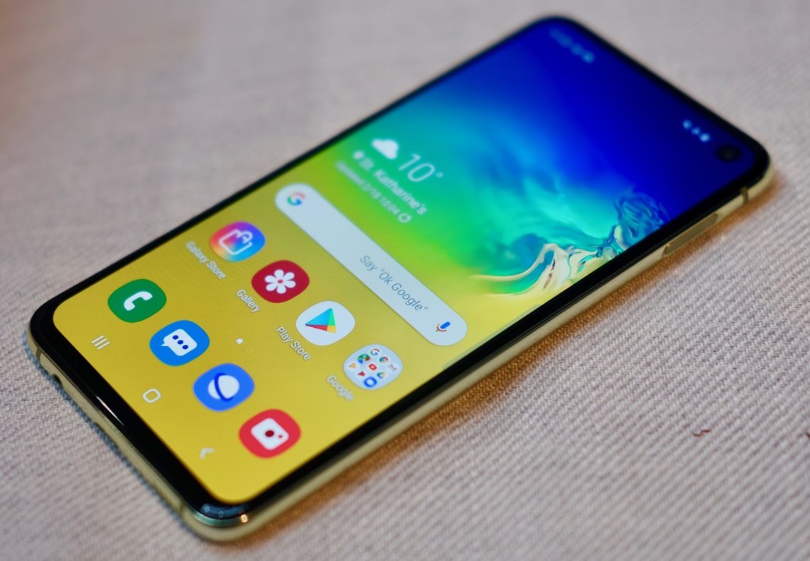 Samsung_Galaxy_S10e_official7.jpg