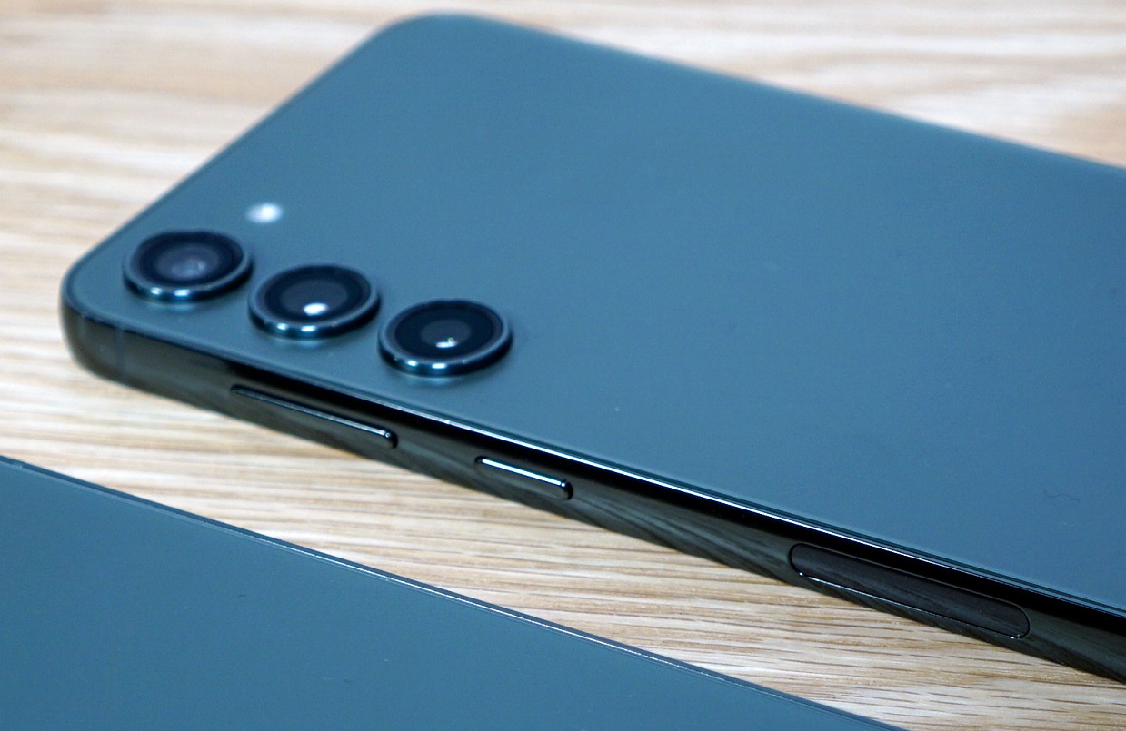 смартфон Samsung Galaxy S23 FE камера