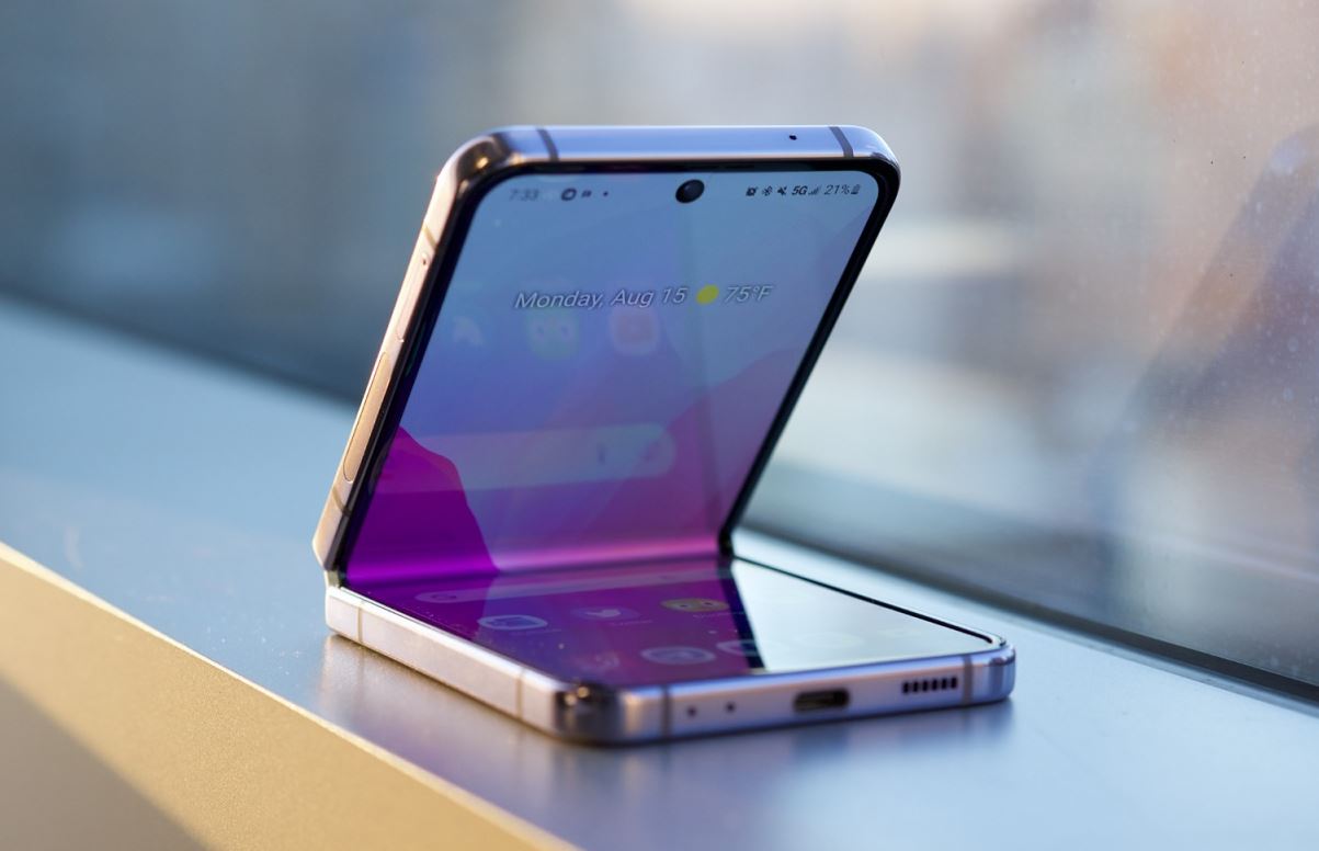 Samsung Galaxy Z Flip 5 бÑÐ´ÐµÑ Ð´Ð¾ÑÑÑпен в ÑеÑÑÑеÑ
новÑÑ
ÑвеÑаÑ