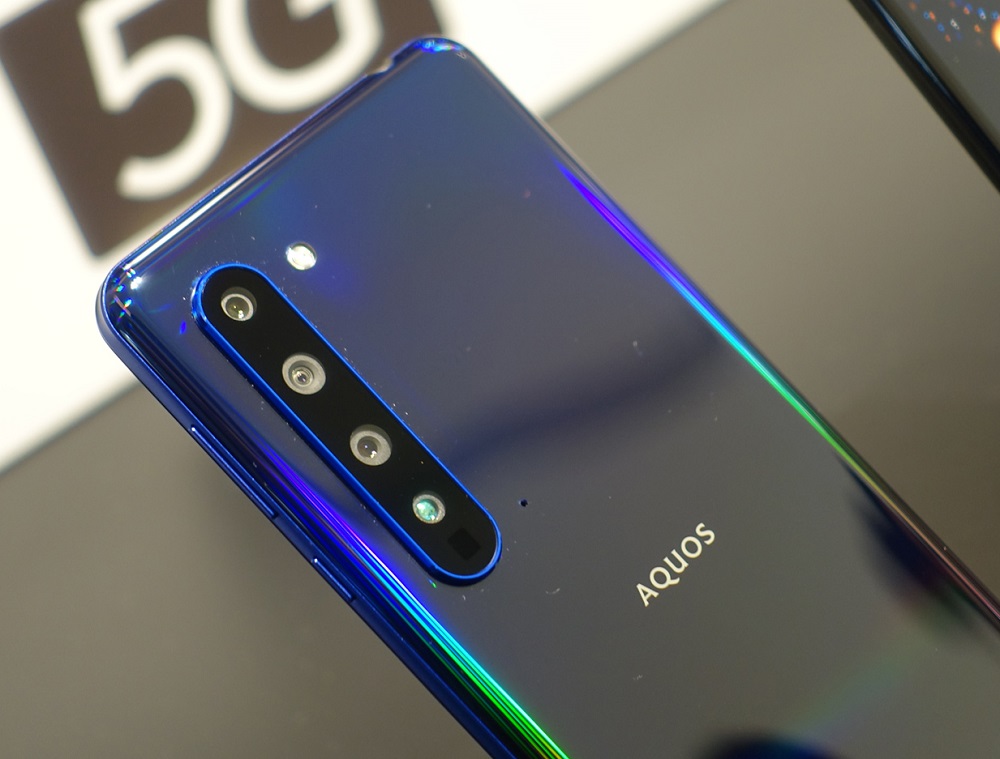 Sharp_Aquos_R5G_221441.jpg