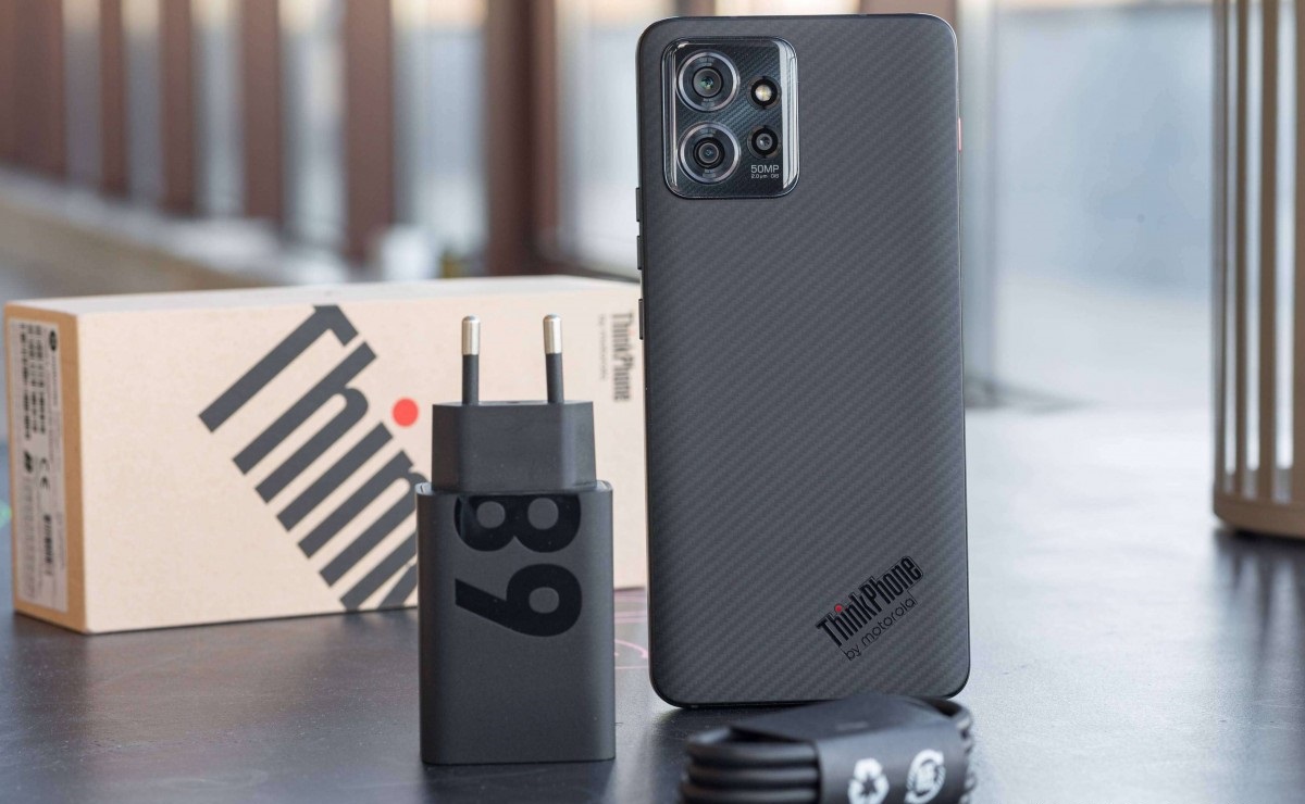 бизнес-смартфон ThinkPhone by Motorola