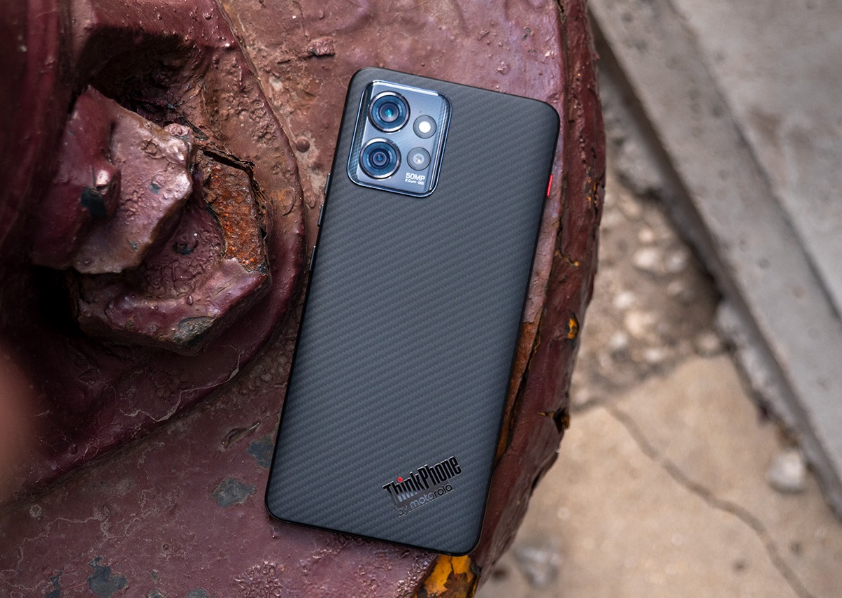 бизнес-смартфон ThinkPhone by Motorola