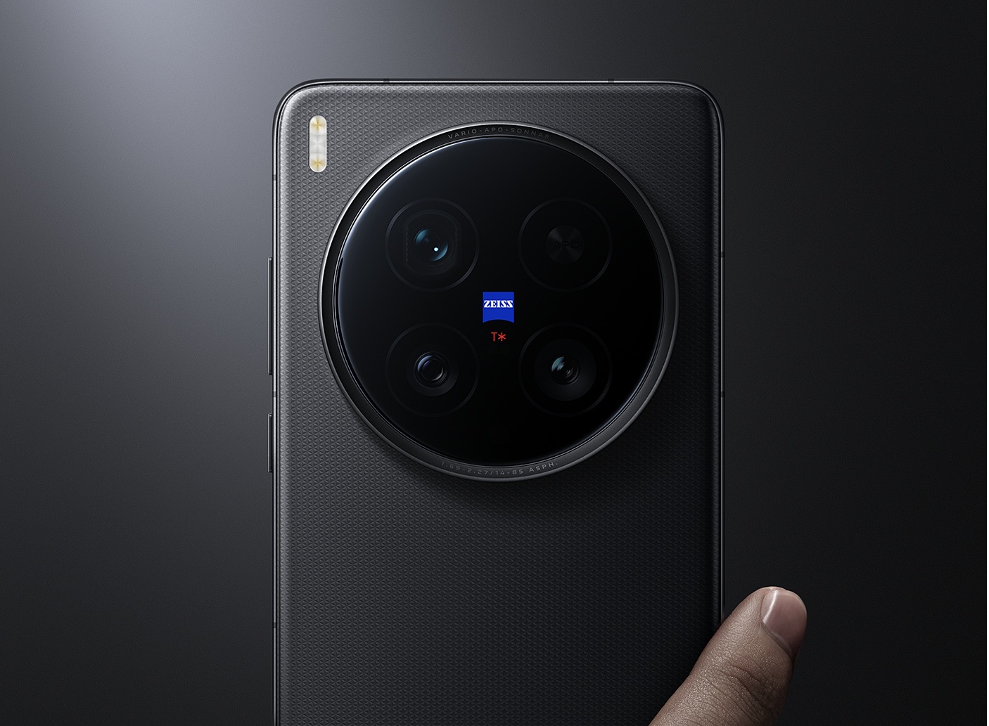 Флагман Vivo X200 Ultra показан на официальных изображениях в трех цветах