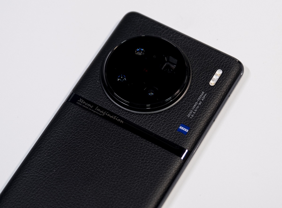 смартфон Vivo X90S