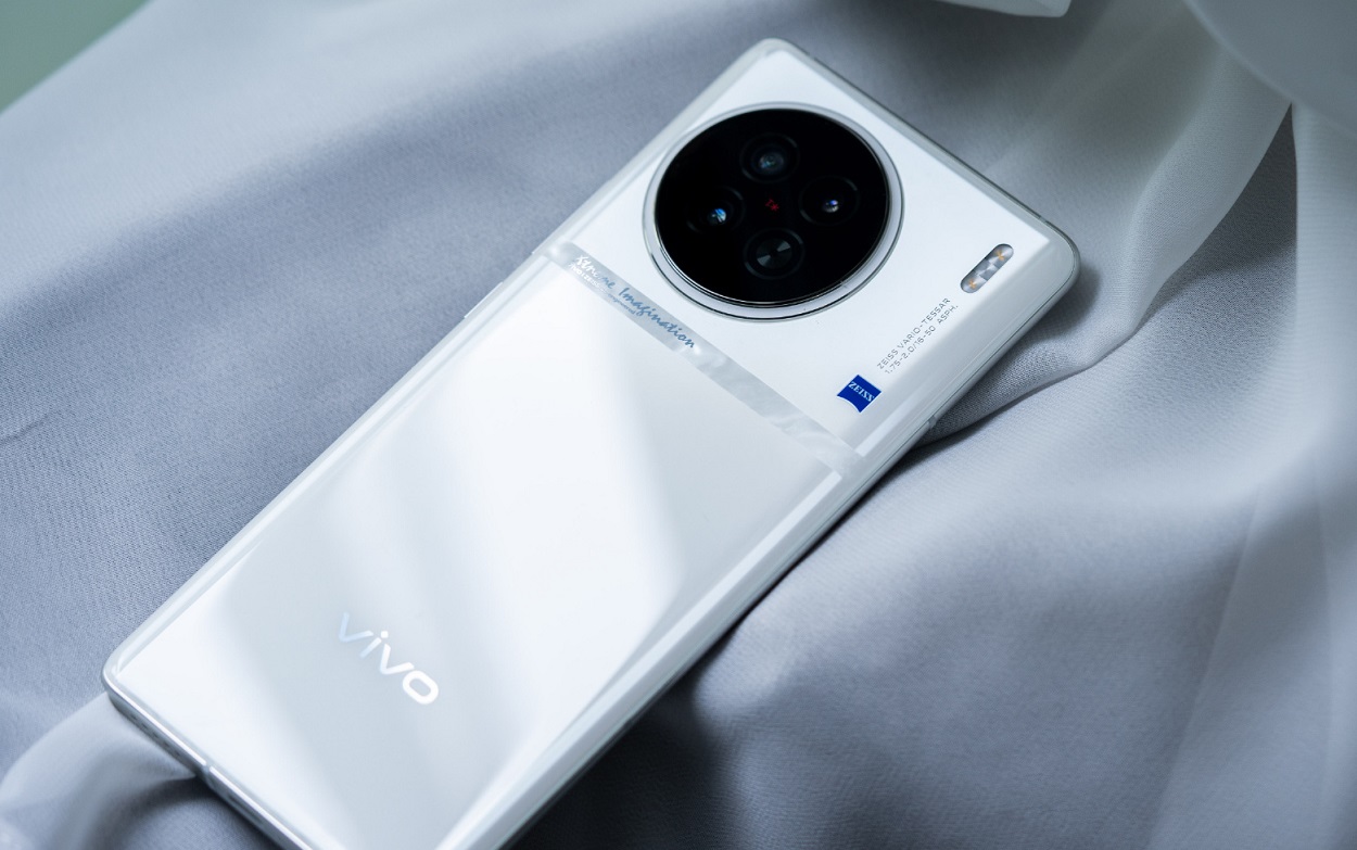 смартфон Vivo X90S