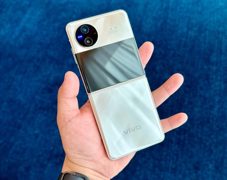 Vivo X Flip