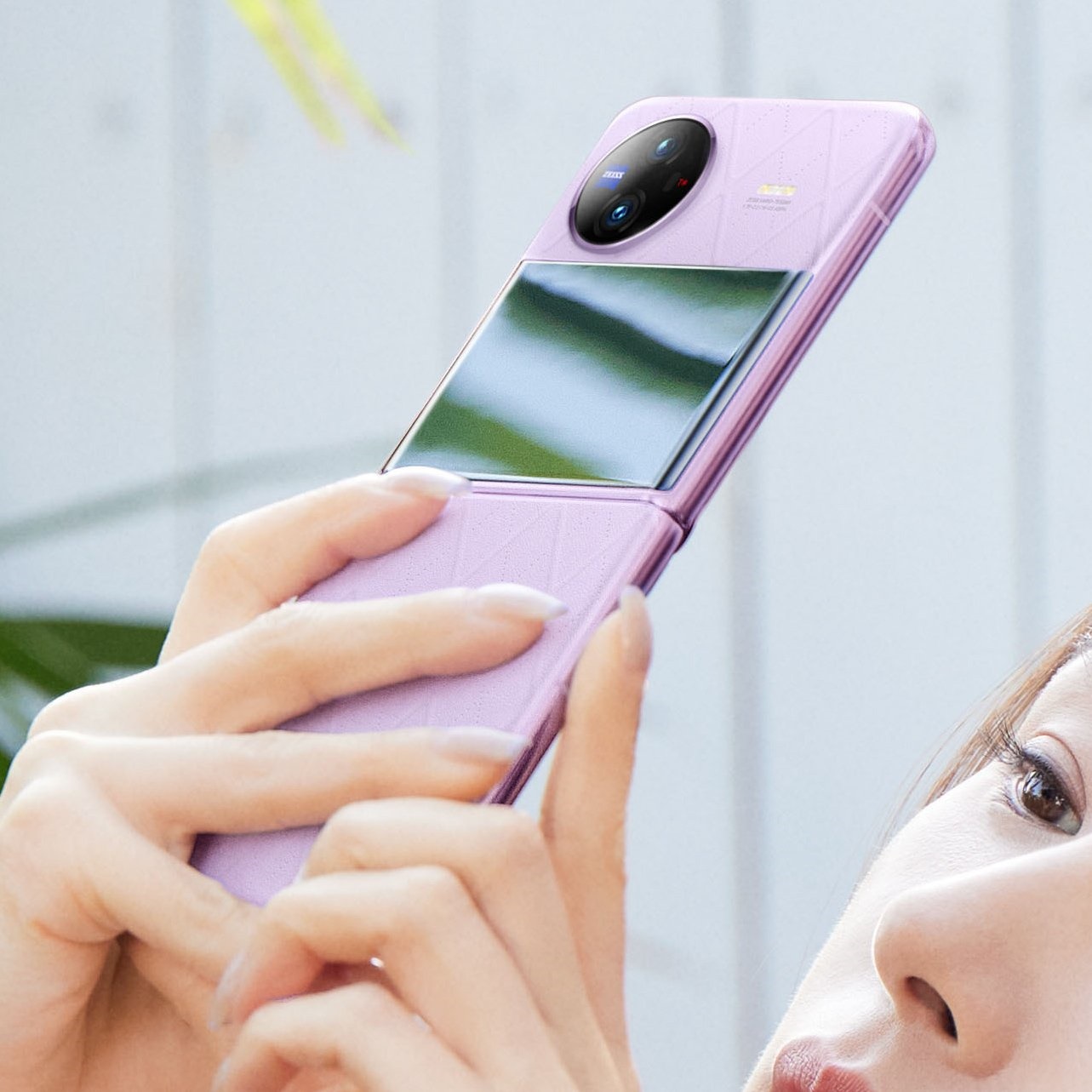 смартфон Vivo X Flip