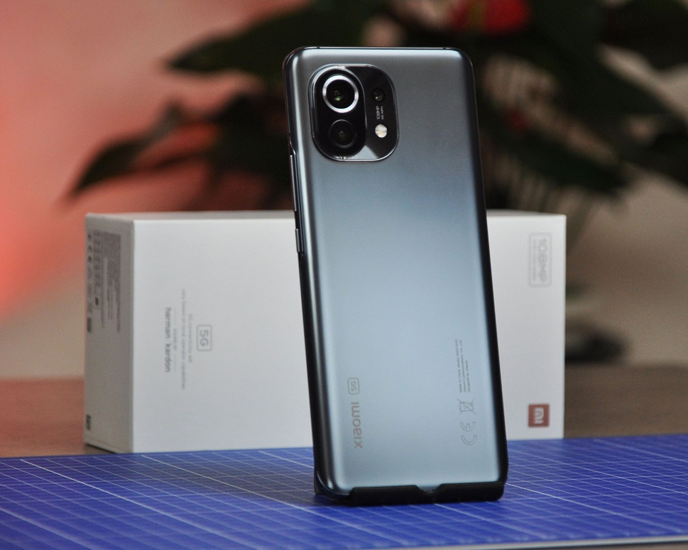 Xiaomi-Mi-11-rus.jpg