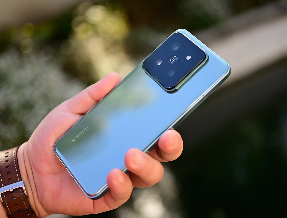 Смартфоны флагманской серии Xiaomi 14 пользуются высоким спросом