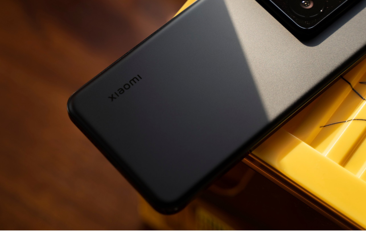 Xiaomi 15 Pro может получить аккумуляторную батарею с большой емкостью 