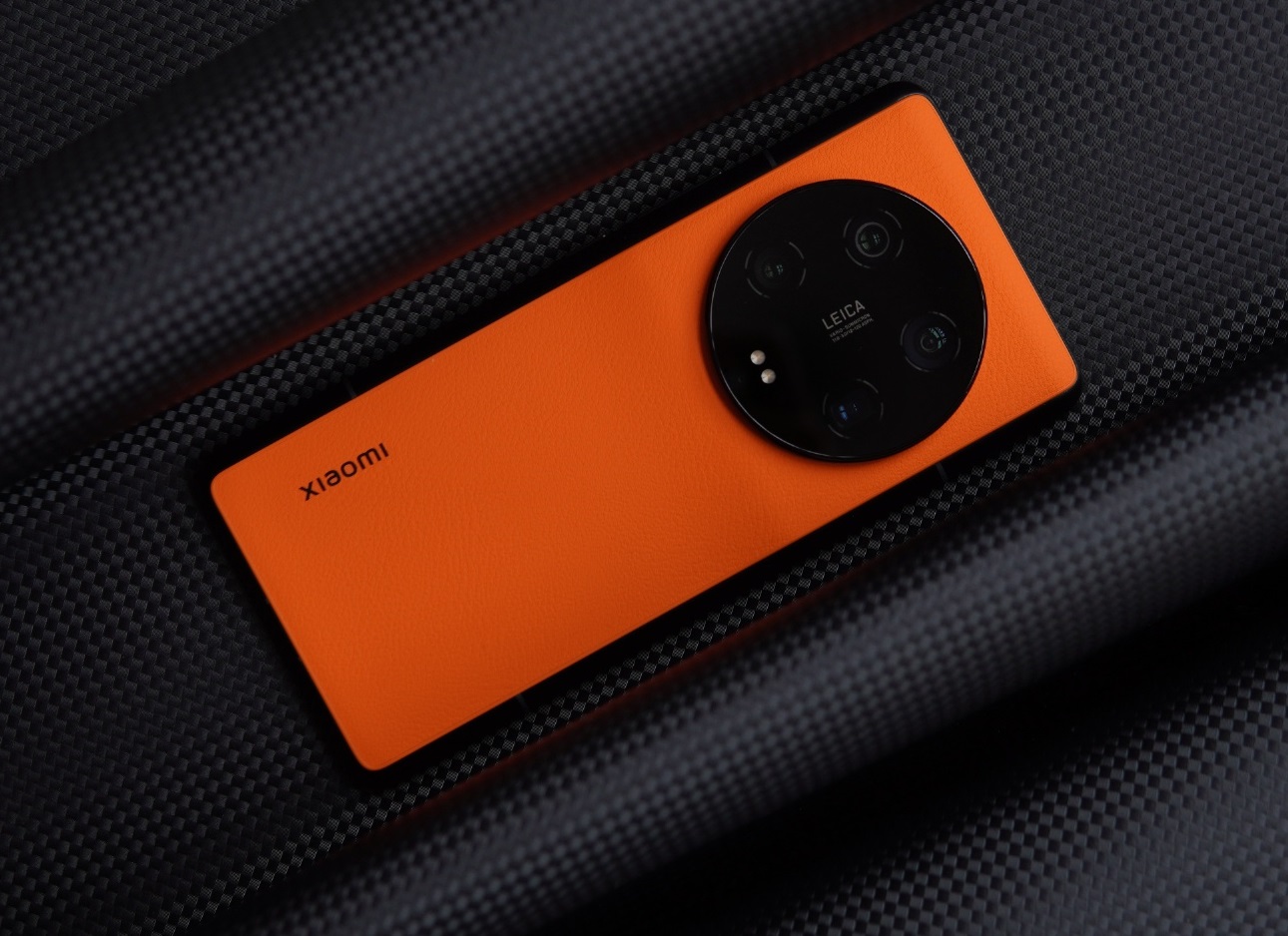 Xiaomi 14 Ultra может получить вариант с подэкранной селфи-камерой
