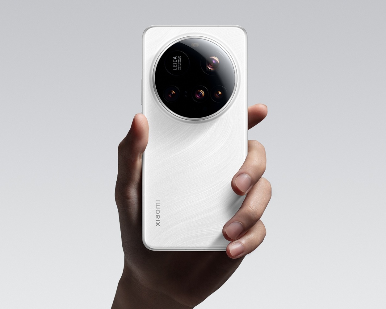 Xiaomi продемонстрировала три цветовых варианта Xiaomi 15 Ultra