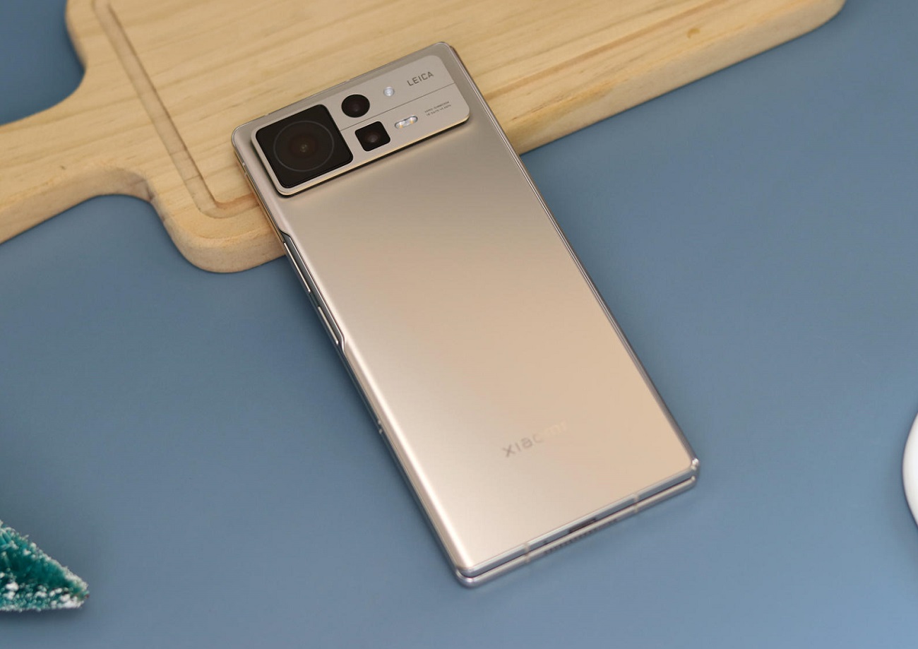 смартфон Xiaomi Mix Fold 3