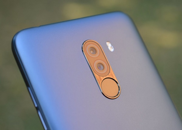 Xiaomi_Pocophone_F1_16.jpg