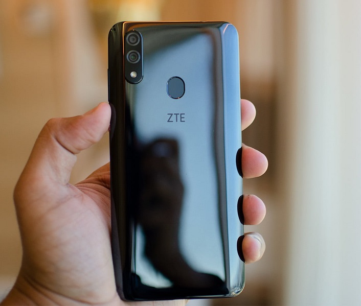 ZTE_Blade_V10_4.jpg