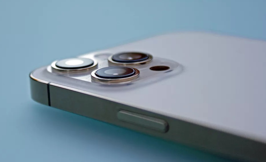 Apple может выпустить iPhone с фронтальной камерой под дисплеем