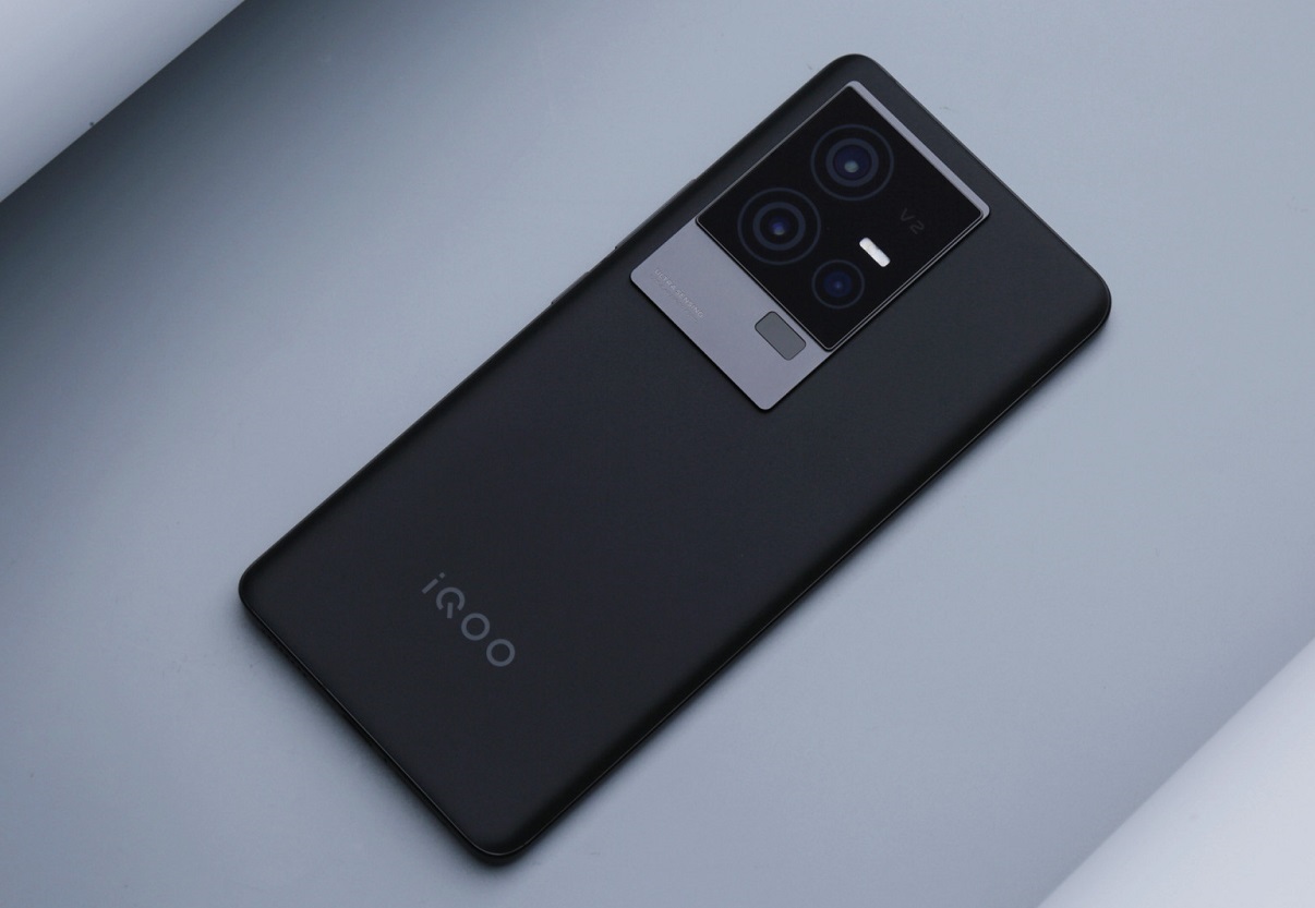 смартфон iQOO 11 Pro