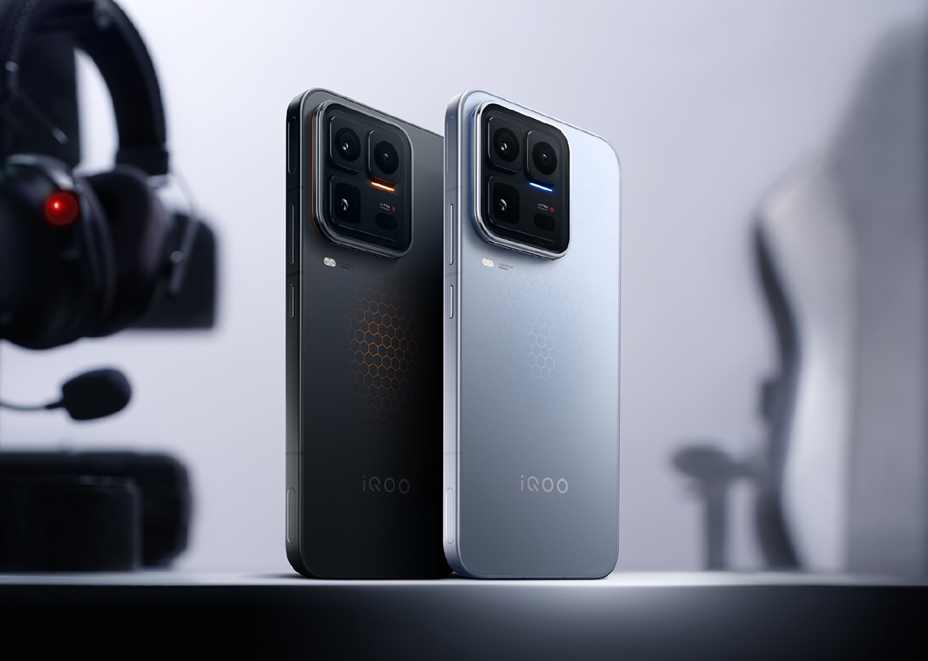 iQOO 15 Ultra стал самым мощным флагманским смартфоном в рейтинге Antutu за февраль