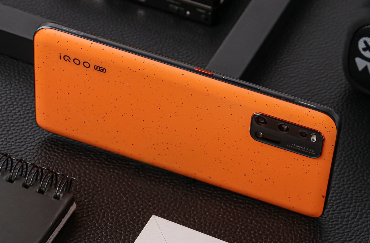 iQOO_3_5G_1_85.jpg