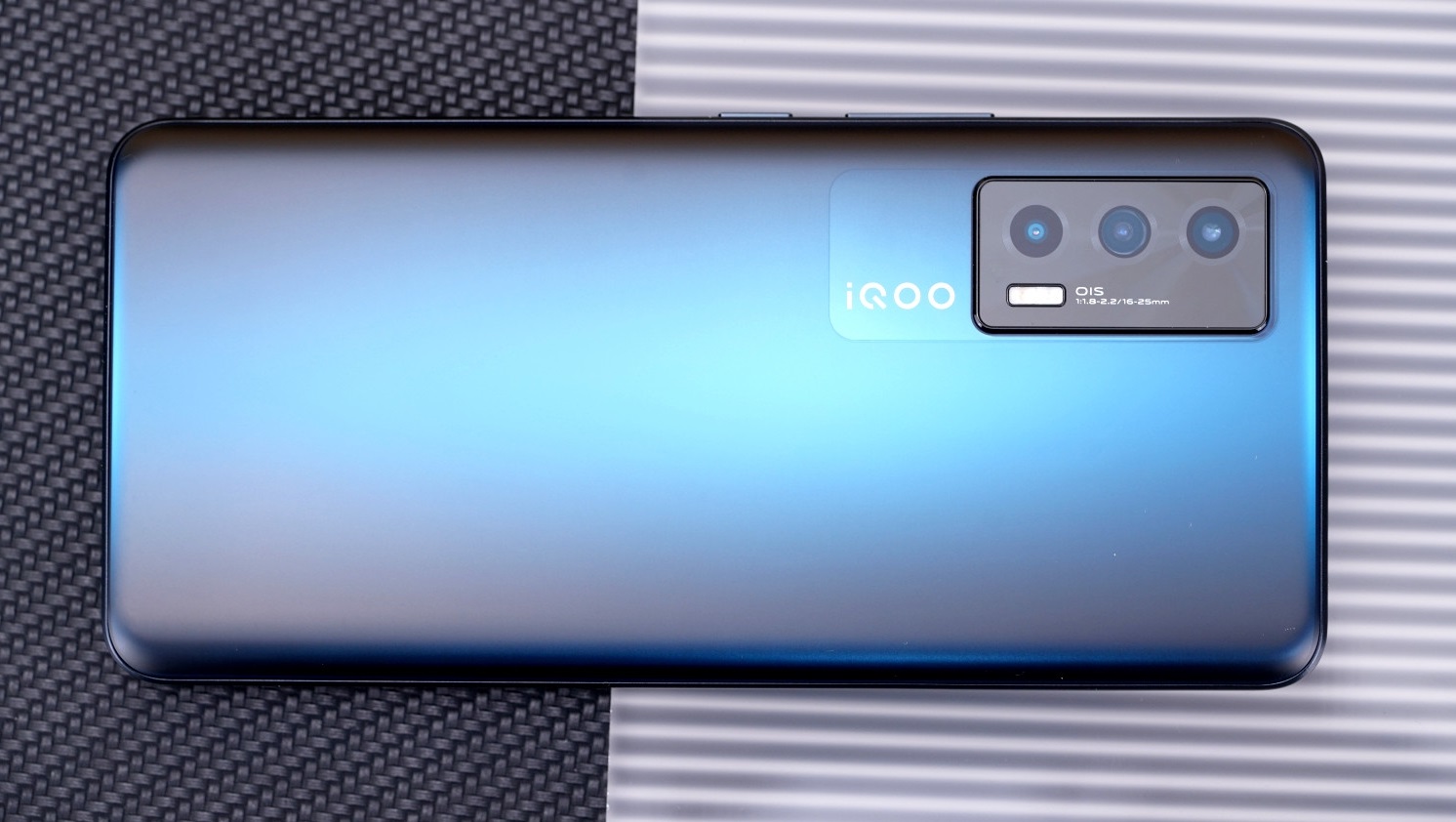 Vivo выпускает в продажу смартфон iQOO Neo5 с 120 Гц дисплеем и Snapdragon 870 на китайском рынке
