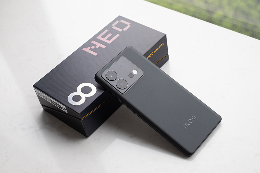смартфон iQOO Neo 8 Pro