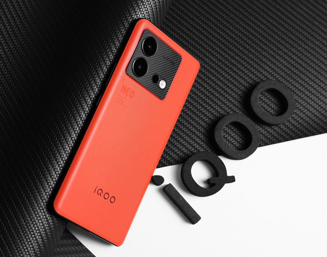 iQOO Neo8 Pro с 16 ГБ ОЗУ и 1 ТБ встроенной памяти