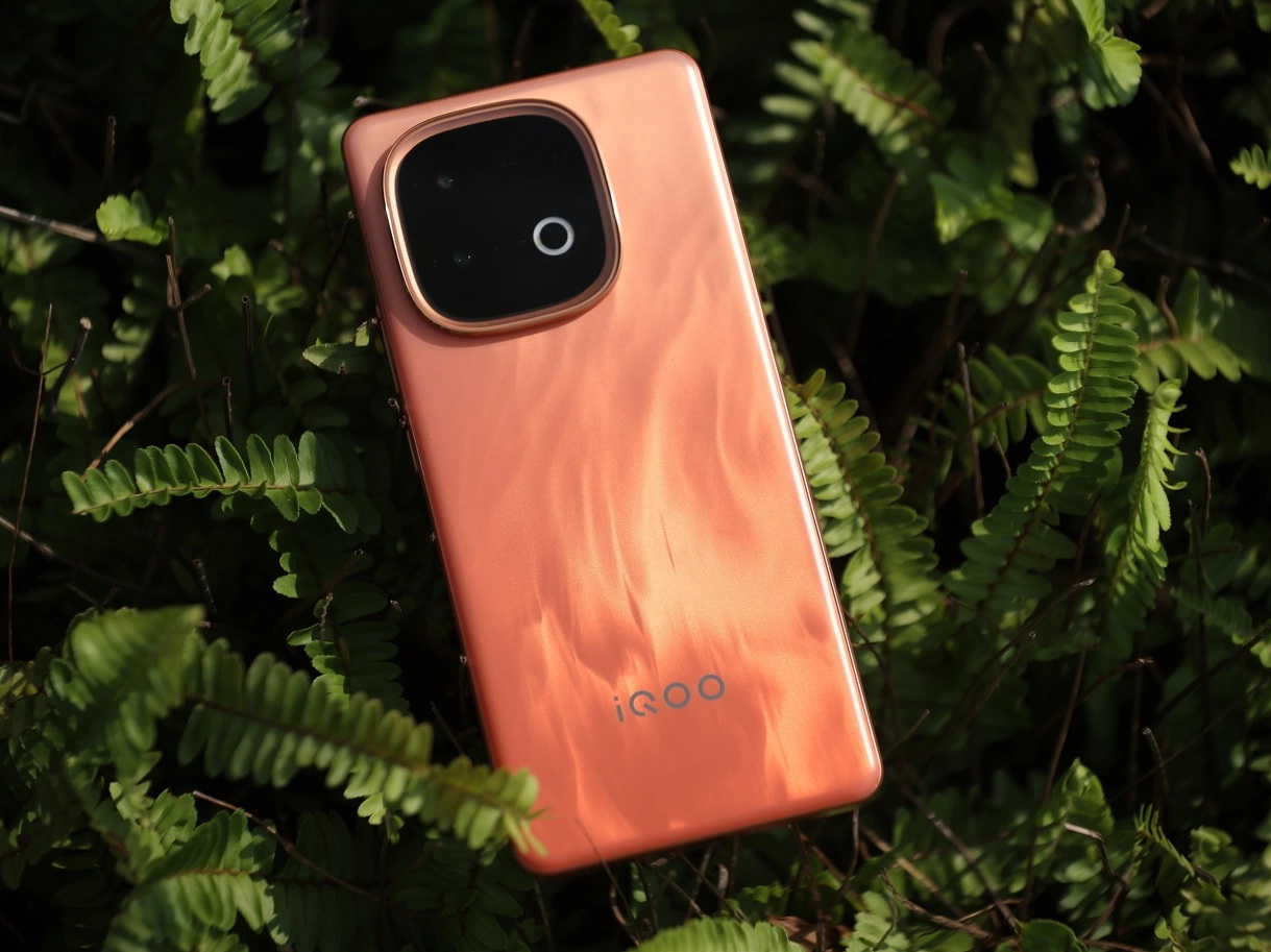 Опубликованы первые фото iQOO Z10 Turbo