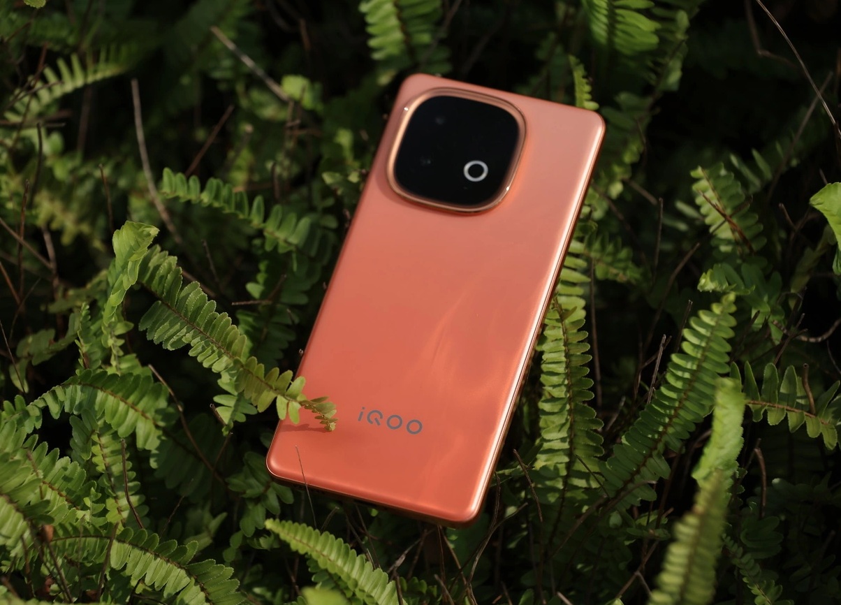 Опубликованы первые фото iQOO Z10 Turbo