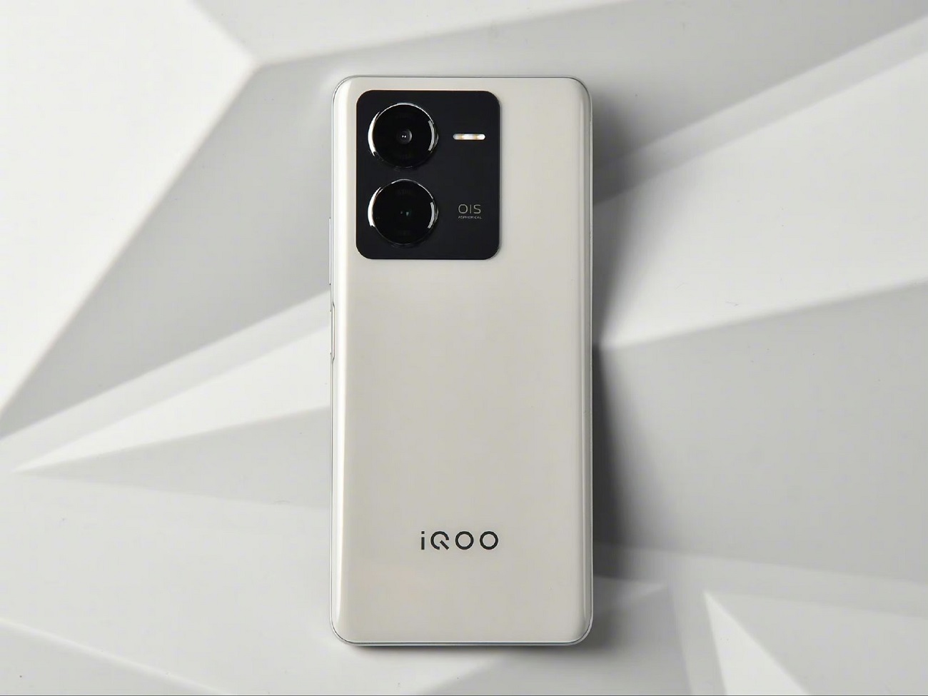 смартфон iQOO Z8
