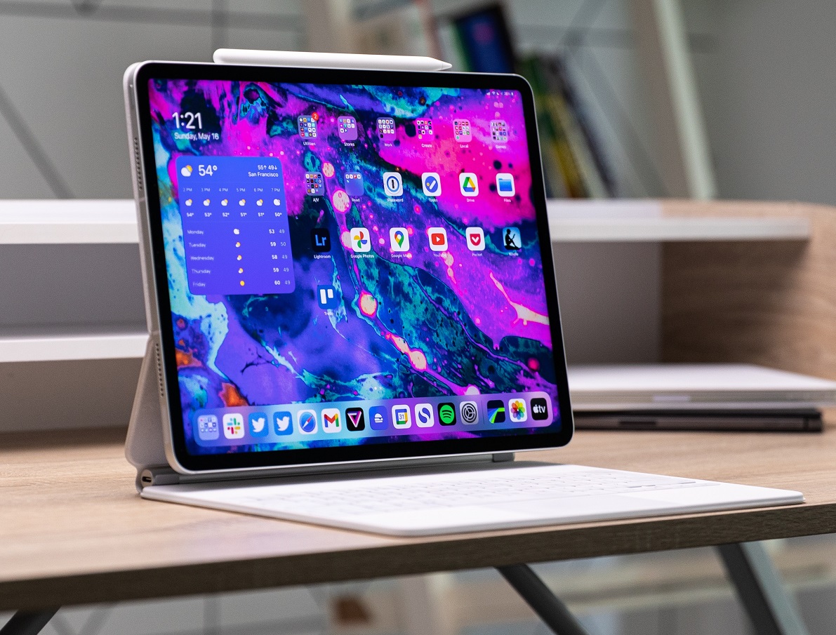 Apple начнет выпускать планшеты iPad с экранами, изготовленными по OLED- технологии