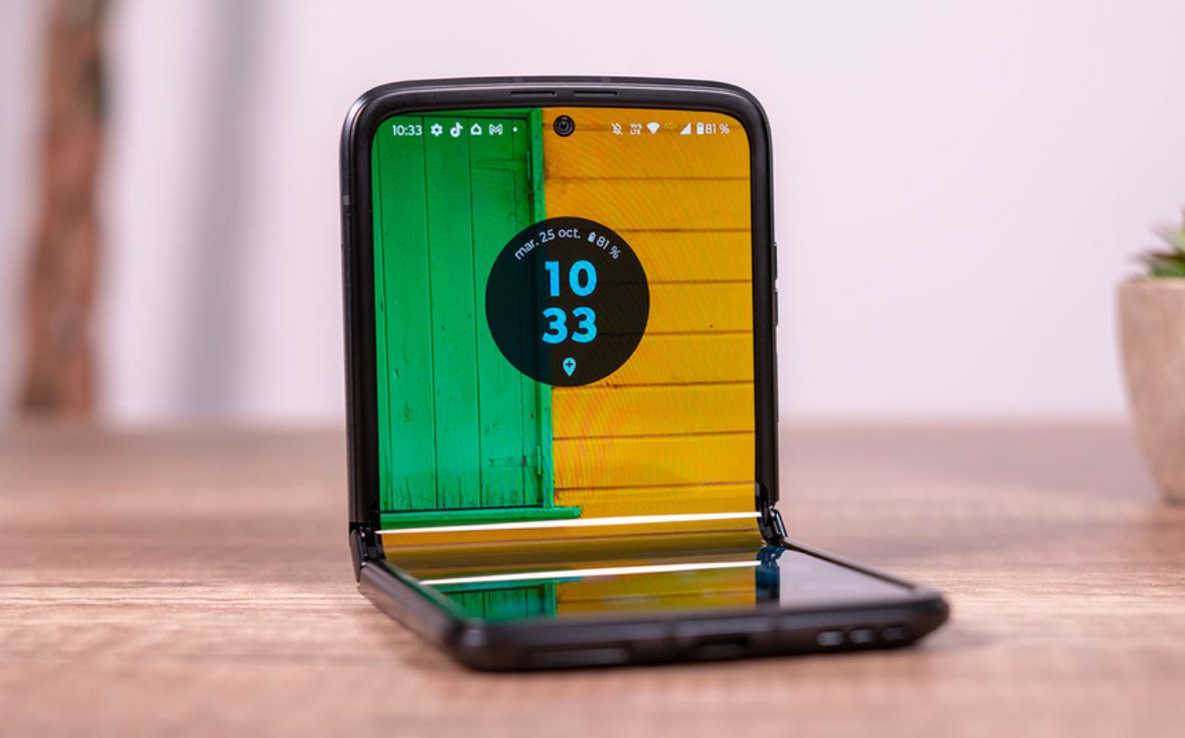 складной смартфон Motorola Razr+ 2023