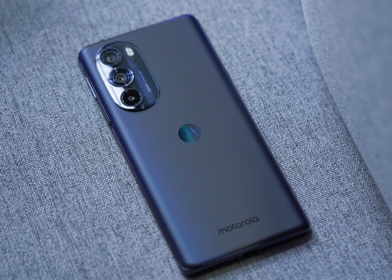 Moto Edge X30