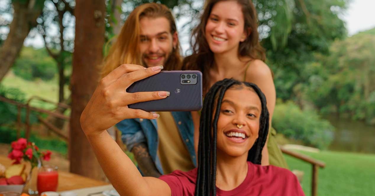 Moto G10 Power с аккумулятором 6000 мАч на изображениях