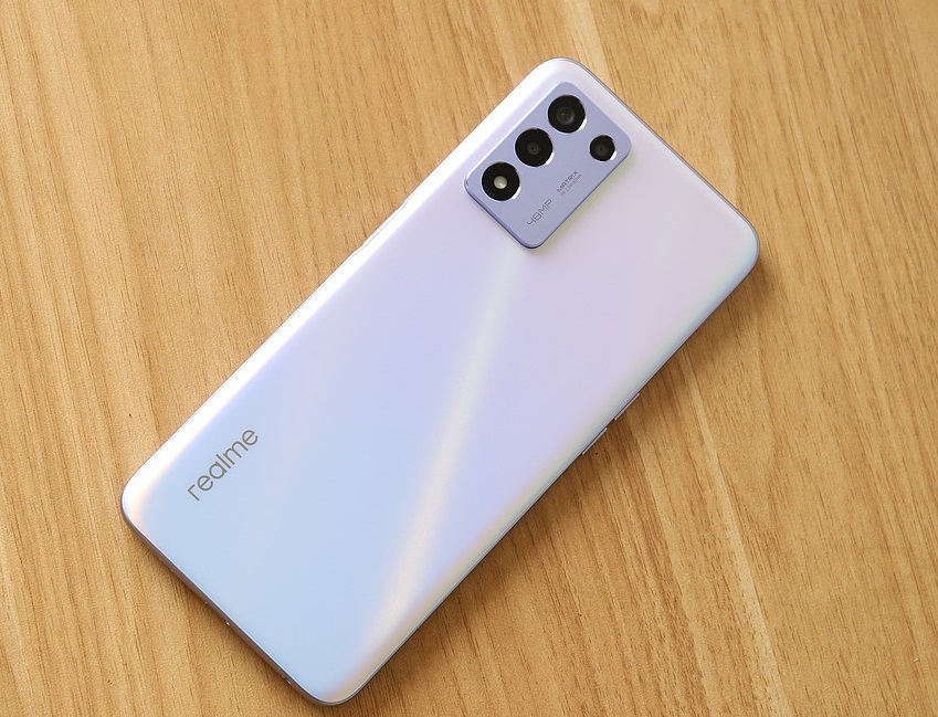 Realme Q3s