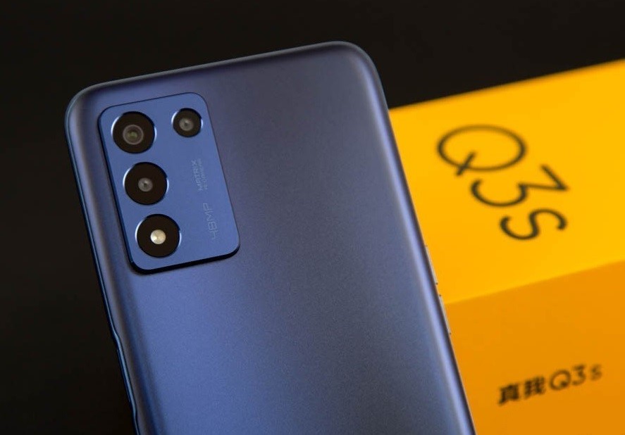 Realme Q3s