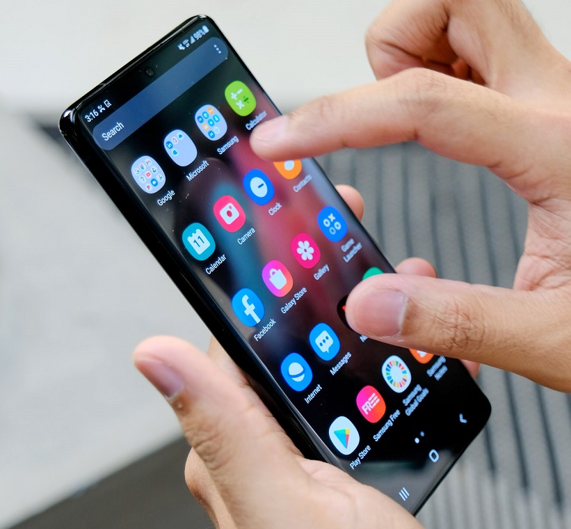 Флагманские смартфоны, которые вышли в 2021 году: Samsung Galaxy S21 Ultra