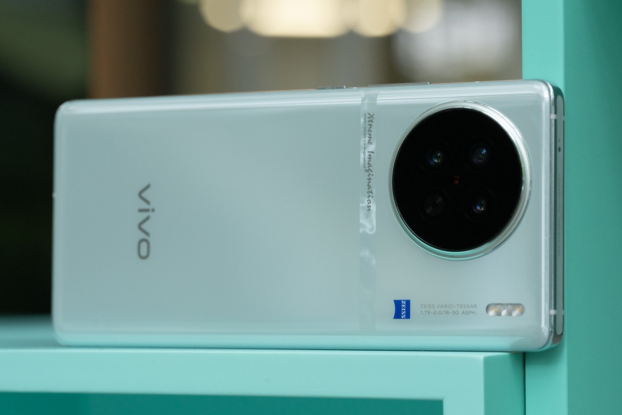 смартфон Vivo X90s