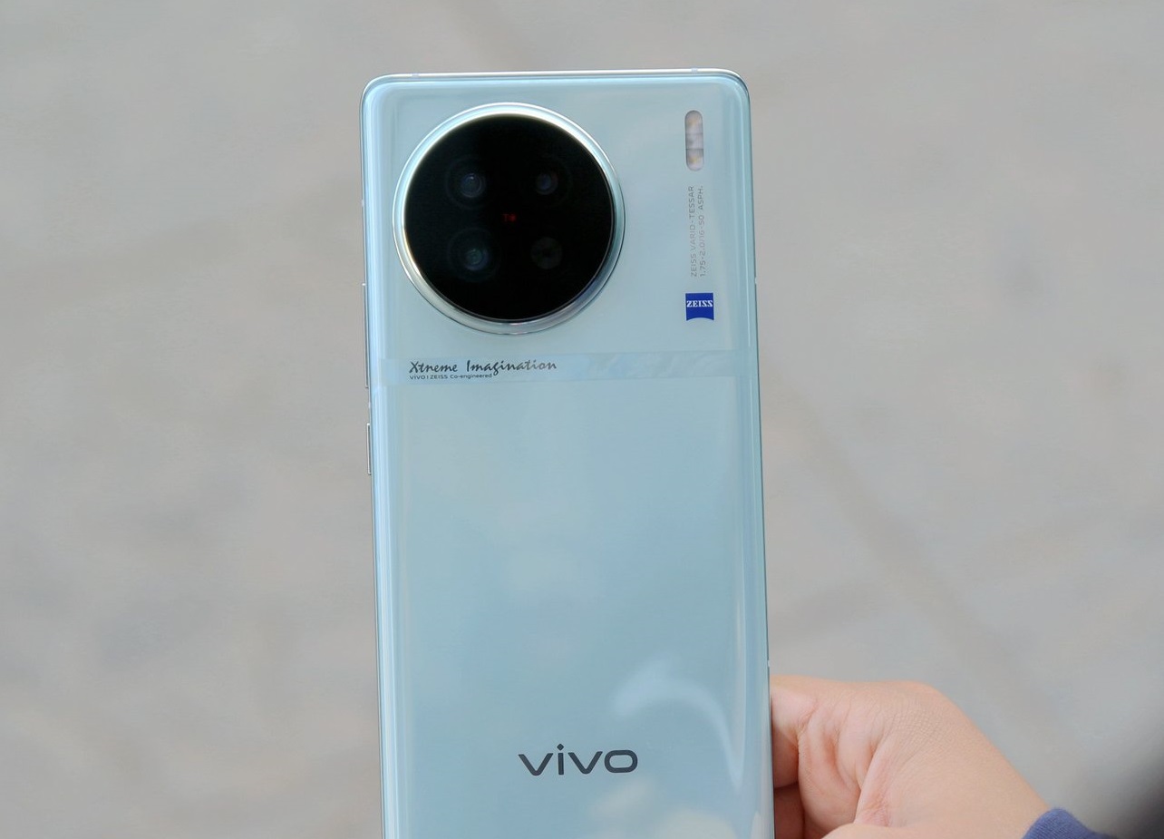 смартфон Vivo X90s
